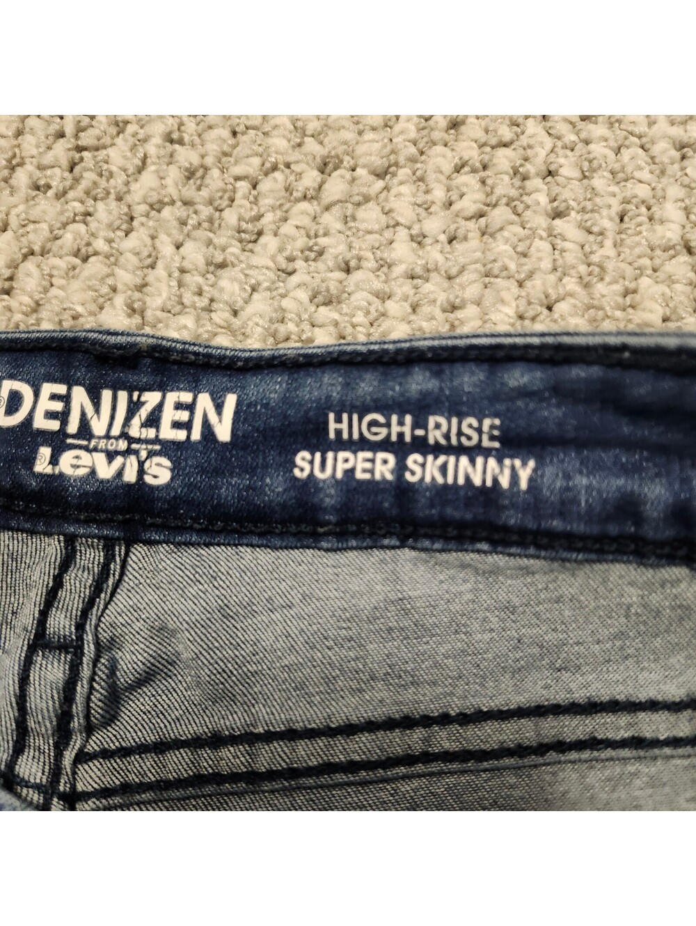 Denizen from Levi's High-Rise Super Skinny Jeans in Dark Blue Size 6 - Picture 6 of 9